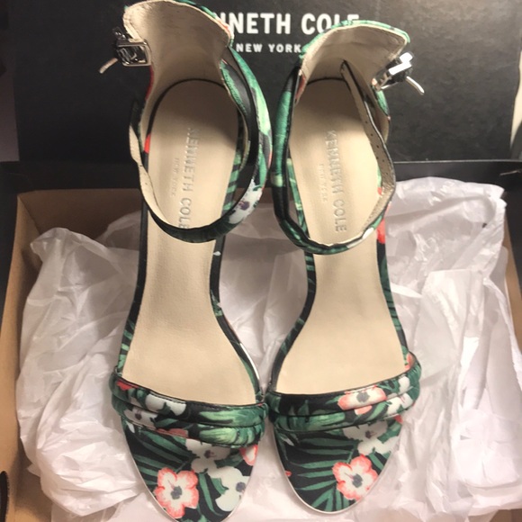 Kenneth Cole Sandals - Picture 2 of 4